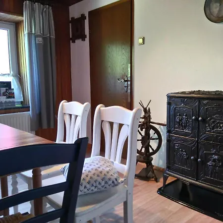 Haus Waldecker * Leienkaul